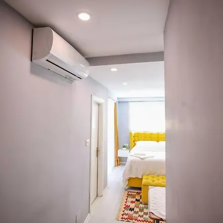 Colorful Oasis With Sunny Balcony Apartment