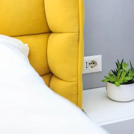 Lejlighed Colorful Oasis With Sunny Balcony Tirana